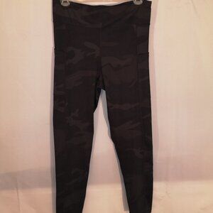 Aeropostale Ladies Size Large Full Length Black with Camo Design Leggings